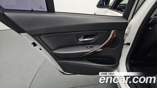 BMW 3-Series 2012 — photo 15