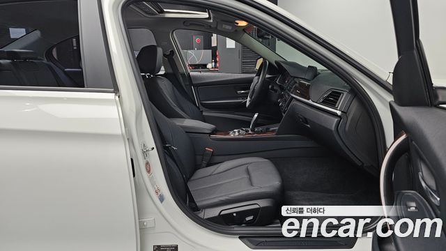BMW 3-Series 2012 — photo 16
