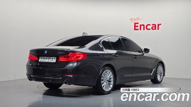 BMW 5-Series 2019 — photo 2