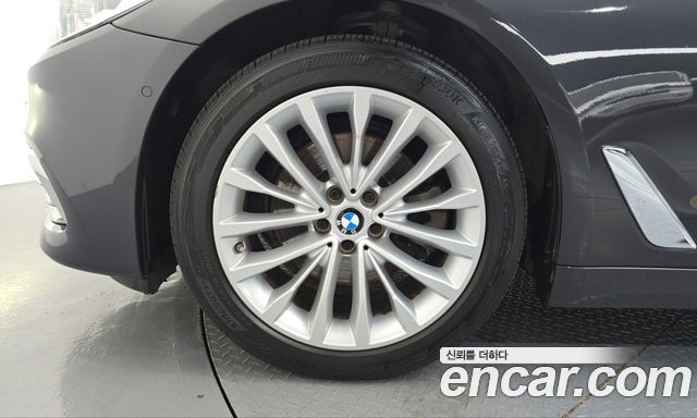 BMW 5-Series 2019 — photo 5