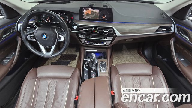 BMW 5-Series 2019 — photo 10