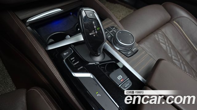 BMW 5-Series 2019 — photo 12