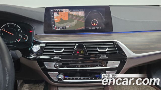 BMW 5-Series 2019 — photo 19