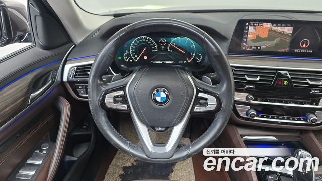 BMW 5-Series 2019 — photo 20