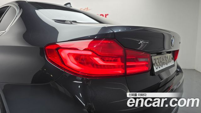 BMW 5-Series 2019 — photo 9