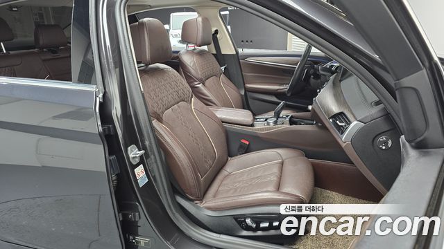 BMW 5-Series 2019 — photo 16