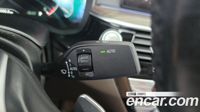 BMW 5-Series 2019 — photo 27