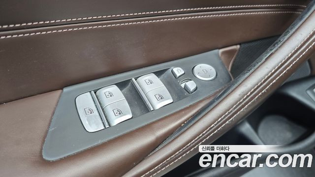 BMW 5-Series 2019 — photo 29