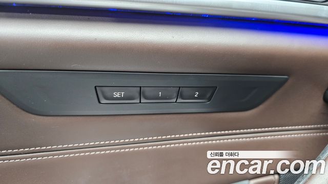 BMW 5-Series 2019 — photo 30