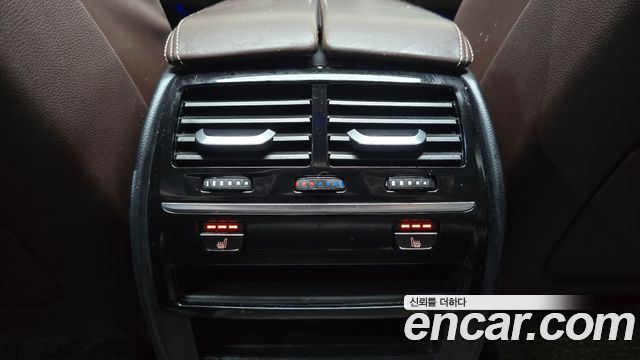 BMW 5-Series 2019 — photo 31