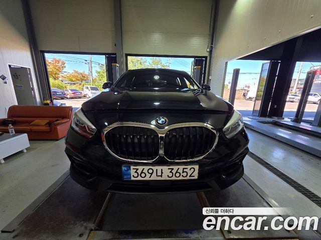 BMW 1-Series 2021 — photo 1
