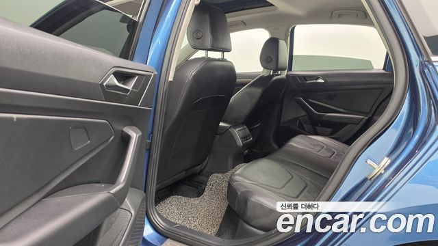Volkswagen Jetta 2021 — photo 17