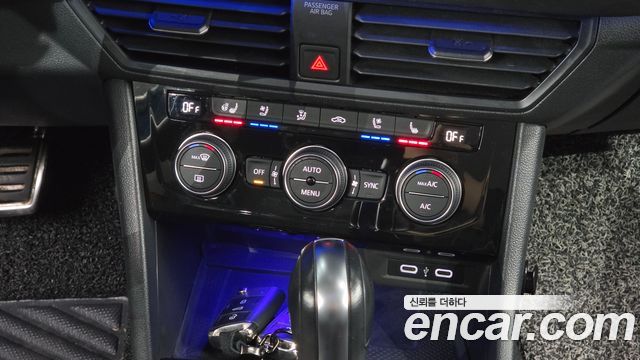 Volkswagen Jetta 2021 — photo 18