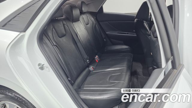 Hyundai AVANTE 2023 — photo 18
