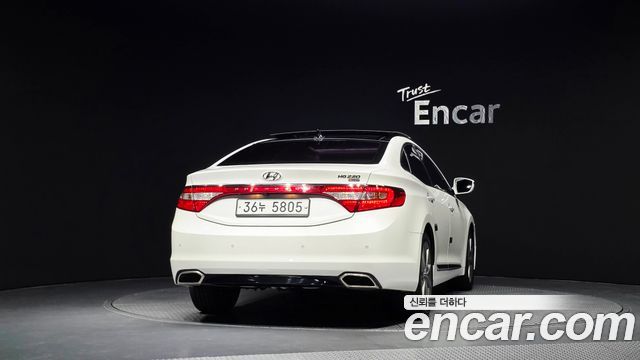 Hyundai Grandeur 2015 — photo 4