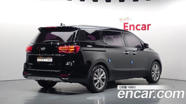 Kia Canival 2020 — photo 2