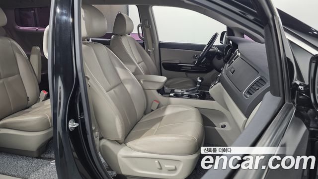 Kia Canival 2020 — photo 16