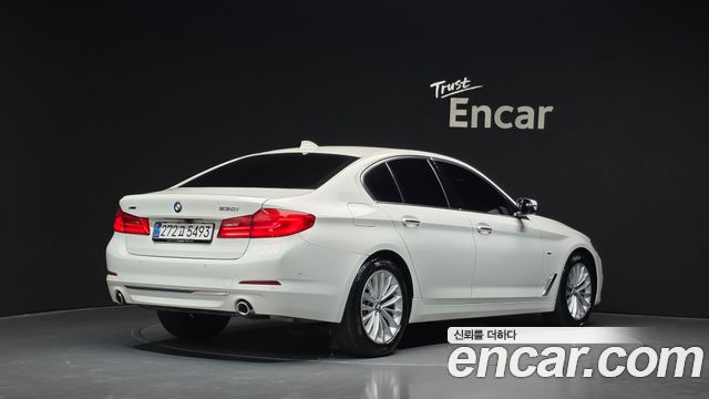 BMW 5-Series 2018 — photo 2