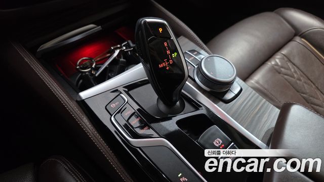 BMW 5-Series 2018 — photo 9