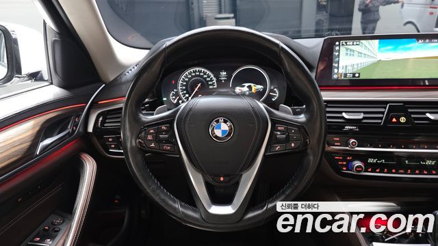 BMW 5-Series 2018 — photo 13