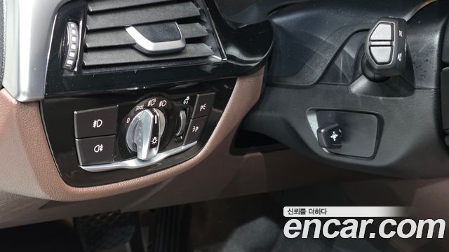 BMW 5-Series 2018 — photo 14