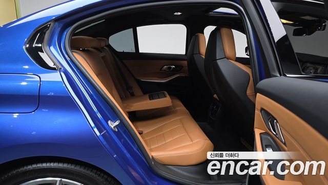 BMW 3-Series 2022 — photo 17
