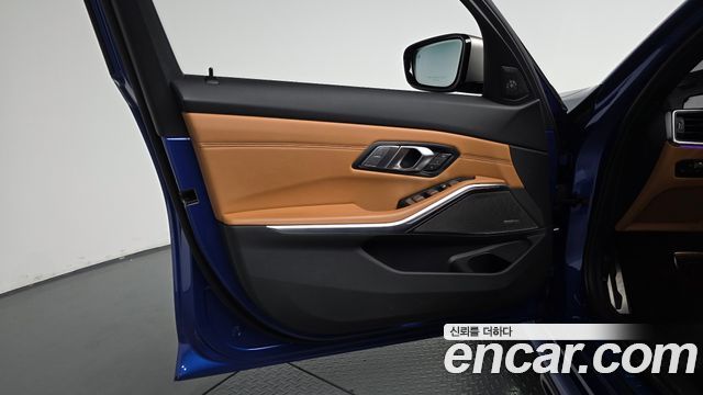 BMW 3-Series 2022 — photo 14