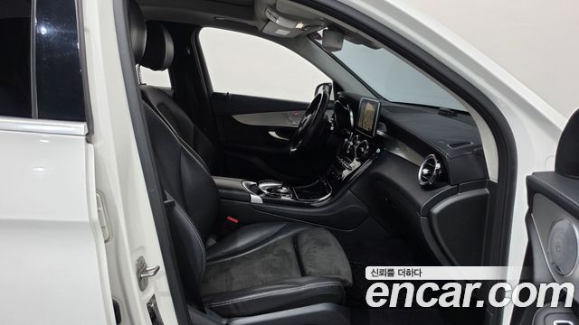 Mercedes-Benz GLC-Class 2019 — photo 16