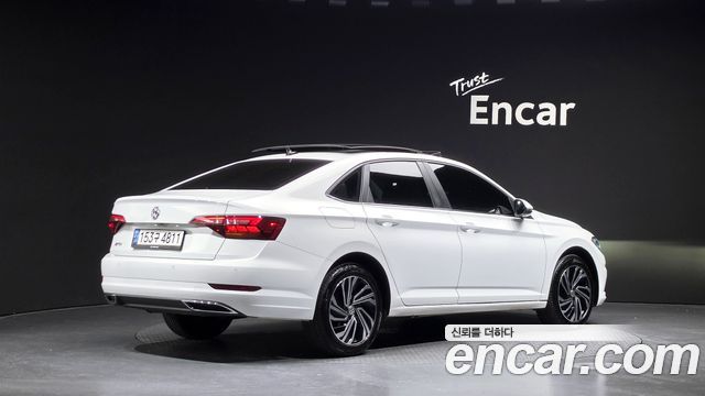 Volkswagen Jetta 2021 — photo 2