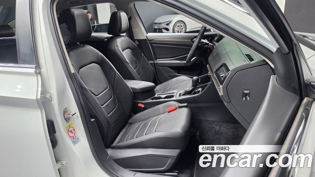 Volkswagen Jetta 2021 — photo 17