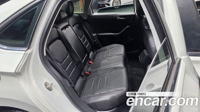 Volkswagen Jetta 2021 — photo 18