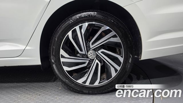 Volkswagen Jetta 2021 — photo 7