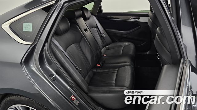 Genesis G80 2017 — photo 17
