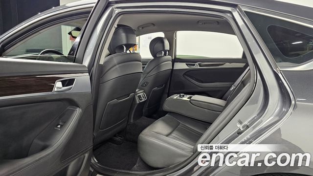 Genesis G80 2017 — photo 18