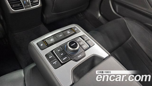 Genesis G80 2017 — photo 25