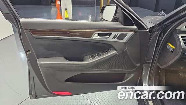 Genesis G80 2017 — photo 14