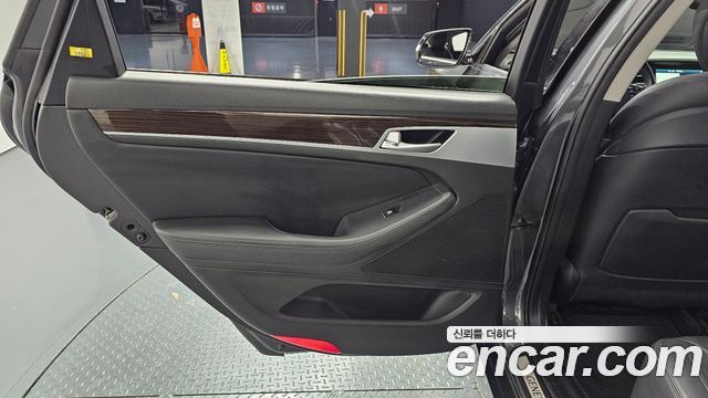 Genesis G80 2017 — photo 15