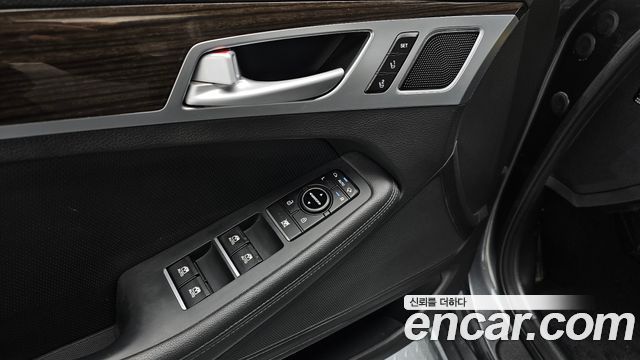 Genesis G80 2017 — photo 27