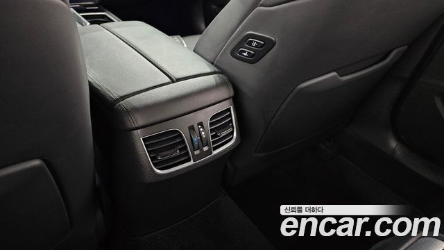 Genesis G80 2017 — photo 33
