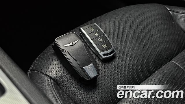Genesis G80 2017 — photo 34