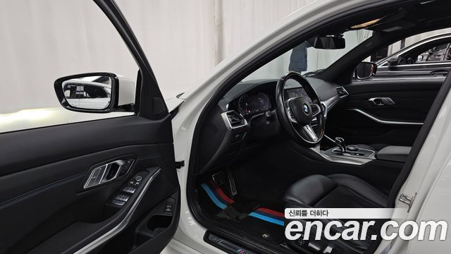 BMW 3-Series 2021 — photo 10