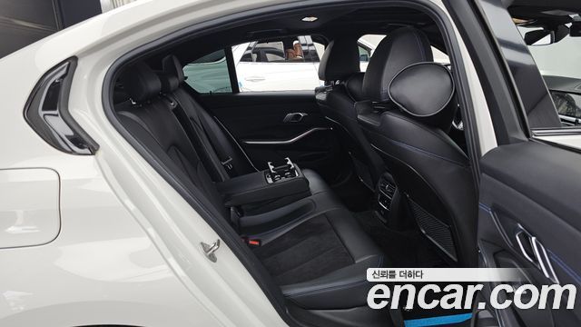 BMW 3-Series 2021 — photo 12