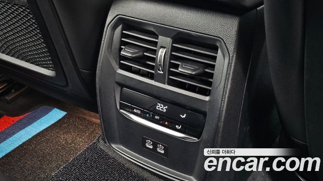 BMW 3-Series 2021 — photo 18
