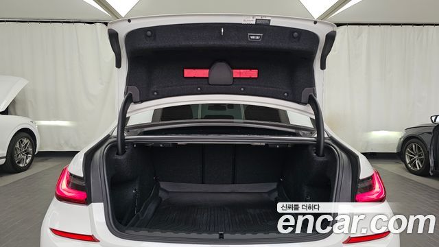 BMW 3-Series 2021 — photo 20