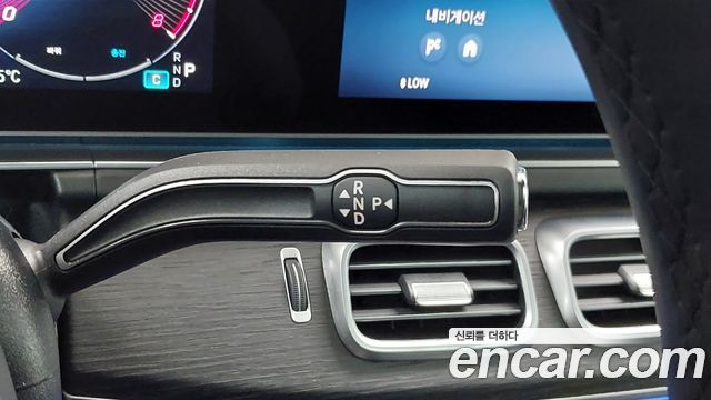 Mercedes-Benz GLE-Class 2026 — photo 9