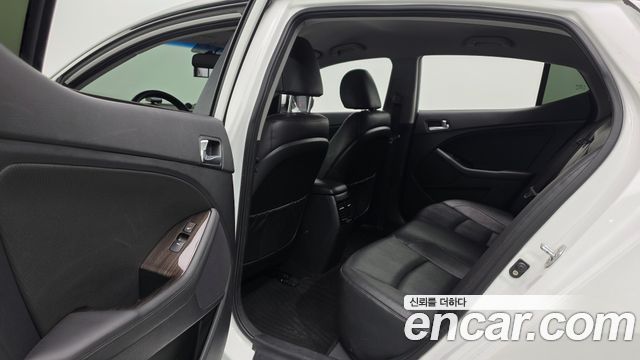 Kia K5 2015 — photo 17