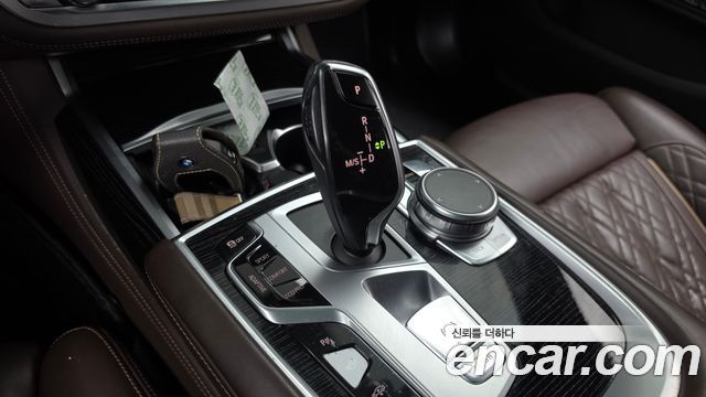 BMW 7-Series 2020 — photo 9
