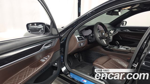 BMW 7-Series 2020 — photo 10