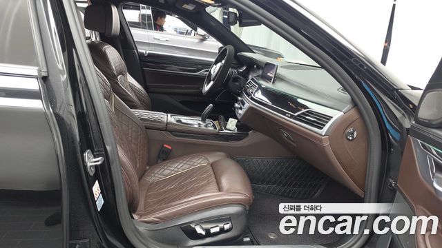 BMW 7-Series 2020 — photo 11