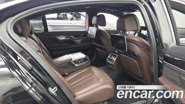 BMW 7-Series 2020 — photo 12